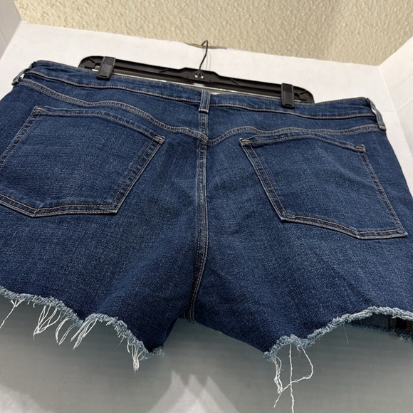 Old Navy Blue High Rise OG Straight Secret Smooth Pockets Plus 3” Shorts Size 18 - Picture 6 of 8